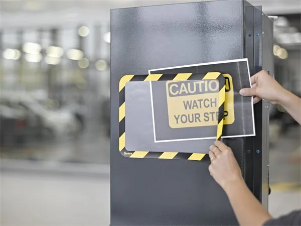 Informačný rám, magnetická zadná strana, A4, DJOIS "Magneto Safety", žltá-čierna 3
