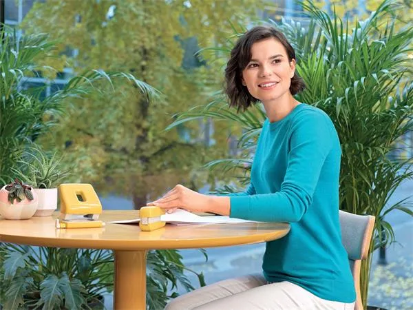 Zošívačka, 24/6, 26/6, 30 listov, LEITZ "Cosy", teplá žltá 3
