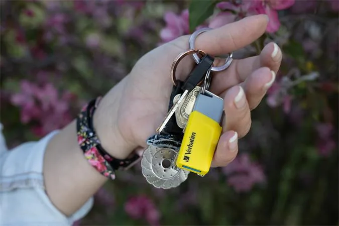 USB kľúč, 3 x 16GB, USB 3.2, 80/25MB/sec, VERBATIM "Store n Click", červená/modrá/žltá 3