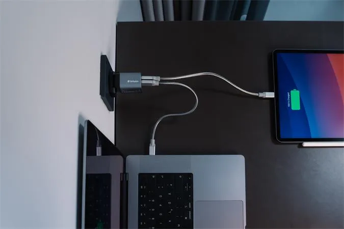 Sieťová nabíjačka, 1xUSB-C PD (35W), USB-A QC 3.0, EU/UK/US, GaN, VERBATIM 8