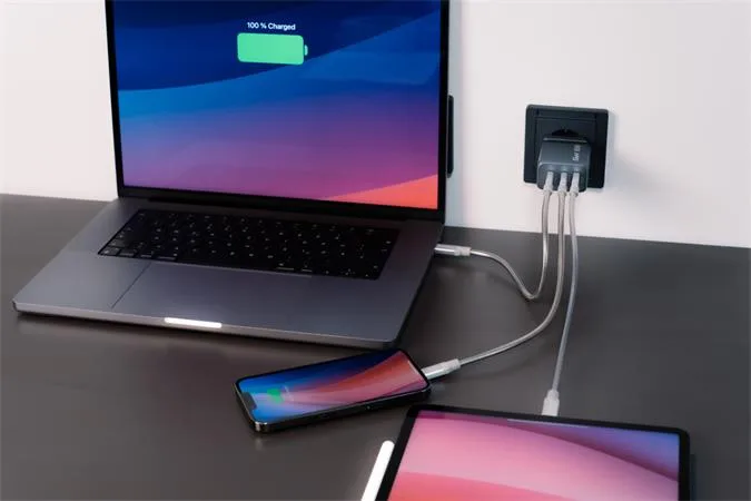 Sieťová nabíjačka, 2xUSB-C PD (65W), USB-A QC 3.0, EU/UK/US, GaN, VERBATIM 8