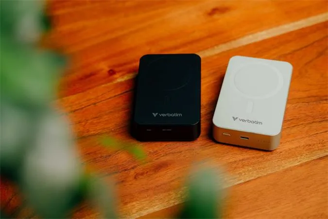 Power banka, externá batéria, magnetická, 20 000 mAh, stojanček, VERBATIM "Charge n Go Essentials", čierna 4