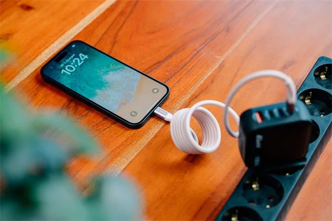 USB kábel, USB-C – USB-C, 1,2 m, 100W, magnetický, VERBATIM, sivý 4