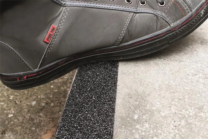 Protišmyková páska, 5 cm x 15 m, DURABLE "DURALINE® GRIP+", čierna 5