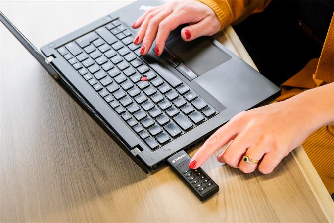 USB kľúč, 128GB, USB 3.2, šifrované, 160/130Mb/s, VERBATIM "Keypad Secure" 4